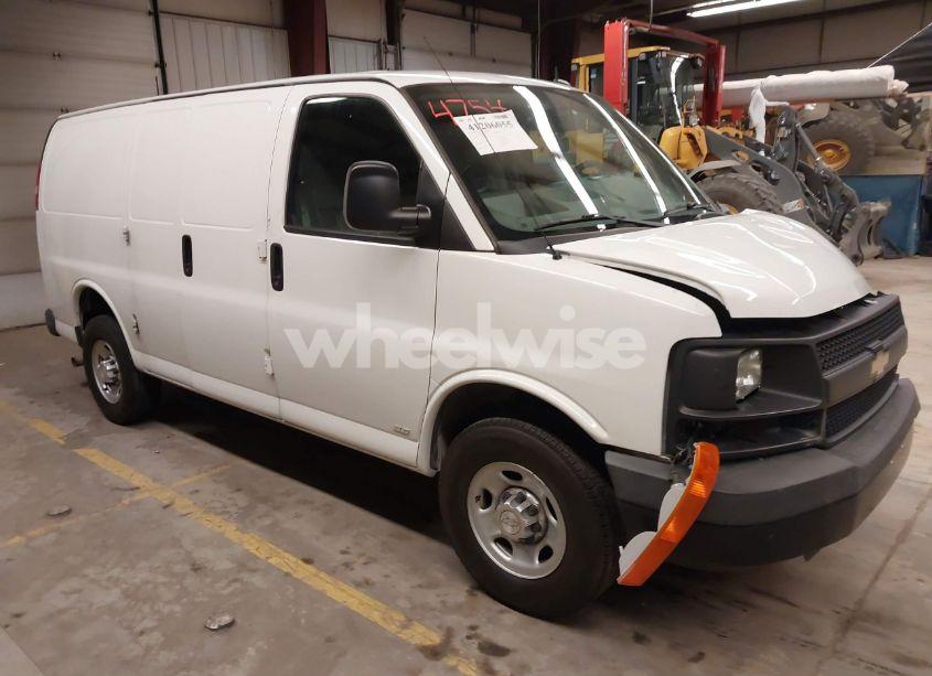 2015 Chevrolet Express 2500 WORK VAN (VIN 1GCWGFFFXF1111484) main photo