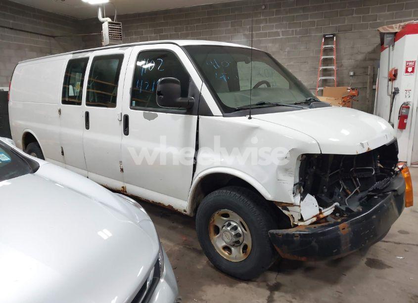 2012 Chevrolet Express 2500 WORK VAN (VIN 1GCWGGBA0C1100411) main photo