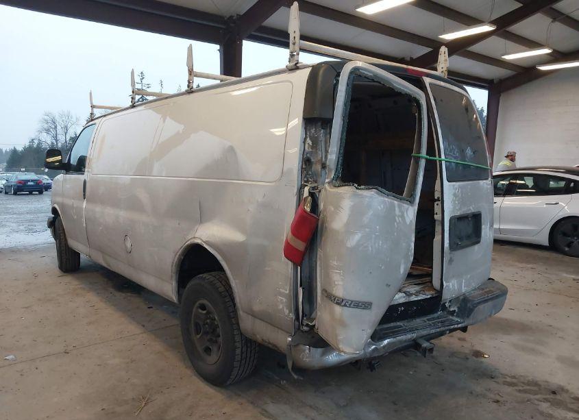 Photo 3 of 2014 Chevrolet Express 2500 WORK VAN (VIN 1GCWGGCAXE1114558)