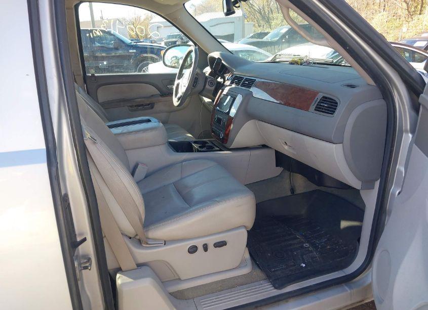 Photo 5 of 2010 Chevrolet Silverado 1500 LTZ (VIN 1GCYKTE26AZ100058)