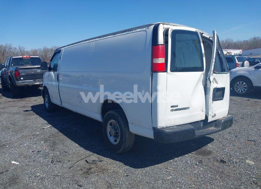 Photo 3 of 2010 Chevrolet Express 2500 WORK VAN (VIN 1GCZGGAA6A1100795)