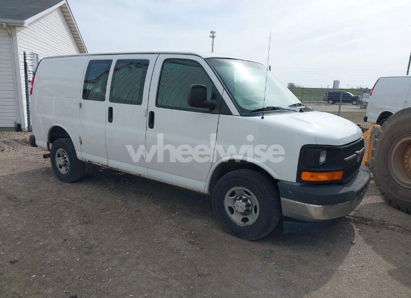 2017 Chevrolet Express 3500 WORK VAN (VIN 1GCZGGFF6H1119085) main photo