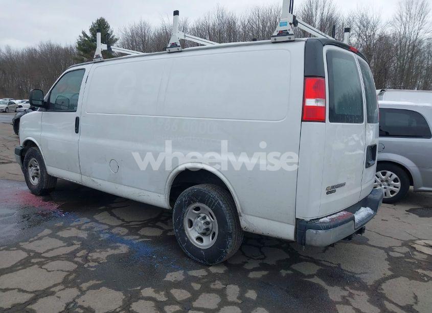 Photo 3 of 2020 Chevrolet Express CARGO RWD 3500 REGULAR WHEELBASE WT (VIN 1GCZGGFG0L1169336)