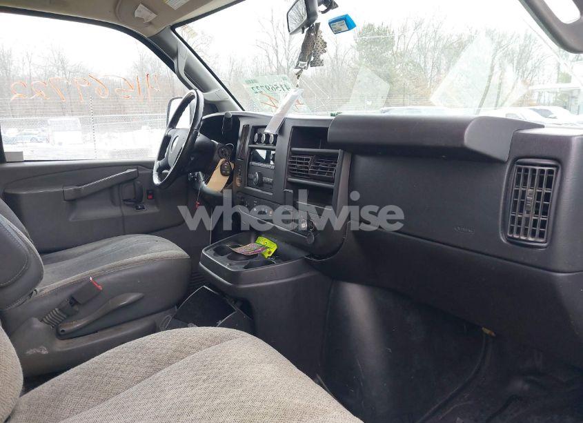 Photo 5 of 2020 Chevrolet Express CARGO RWD 3500 REGULAR WHEELBASE WT (VIN 1GCZGGFG0L1169336)