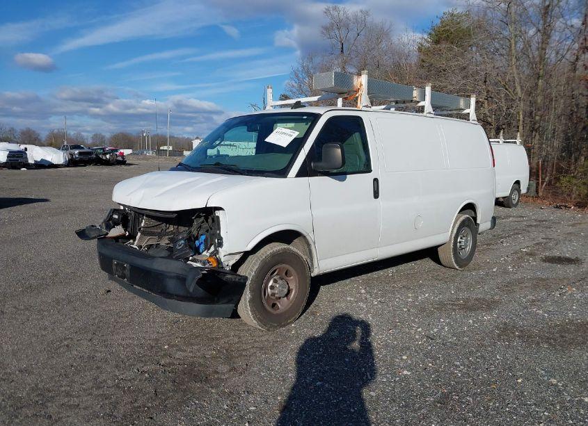 Photo 2 of 2019 Chevrolet Express 3500 WORK VAN (VIN 1GCZGGFG3K1369870)