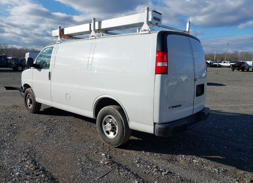 Photo 3 of 2019 Chevrolet Express 3500 WORK VAN (VIN 1GCZGGFG3K1369870)