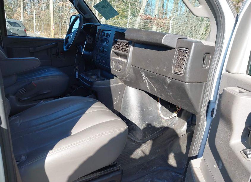 Photo 5 of 2019 Chevrolet Express 3500 WORK VAN (VIN 1GCZGGFG3K1369870)