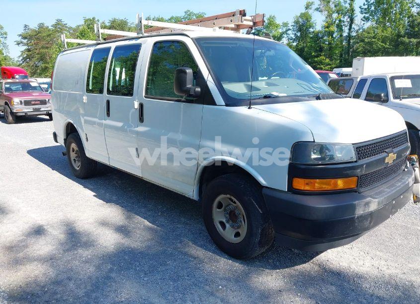 2020 Chevrolet Express CARGO RWD 3500 REGULAR WHEELBASE WT (VIN 1GCZGGFG4L1199102) main photo