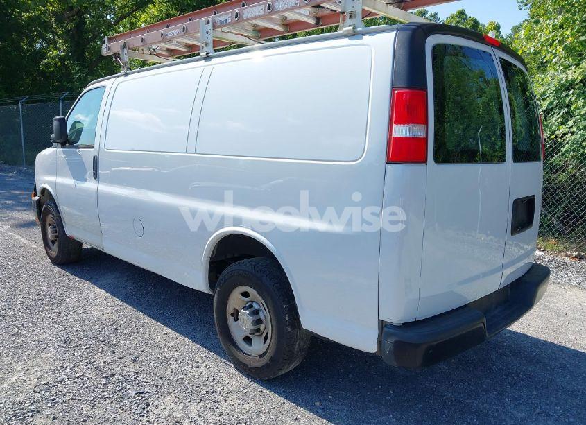 Photo 3 of 2020 Chevrolet Express CARGO RWD 3500 REGULAR WHEELBASE WT (VIN 1GCZGGFG4L1199102)