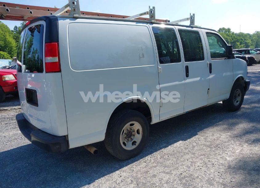 Photo 4 of 2020 Chevrolet Express CARGO RWD 3500 REGULAR WHEELBASE WT (VIN 1GCZGGFG4L1199102)