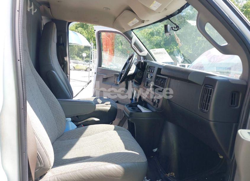 Photo 5 of 2020 Chevrolet Express CARGO RWD 3500 REGULAR WHEELBASE WT (VIN 1GCZGGFG4L1199102)