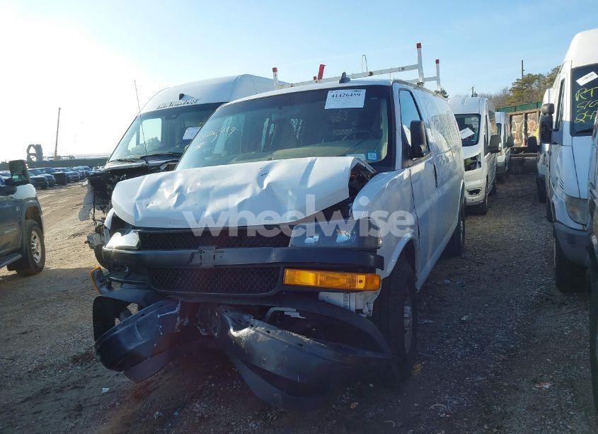 Photo 2 of 2019 Chevrolet Express 3500 WORK VAN (VIN 1GCZGGFG8K1370044)