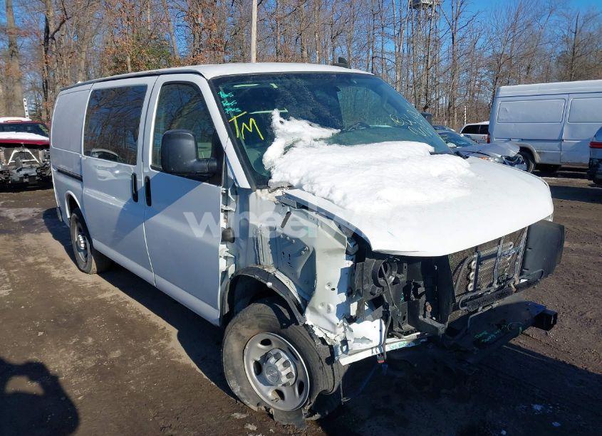 2017 Chevrolet Express 3500 WORK VAN (VIN 1GCZGGFGXH1141079) main photo