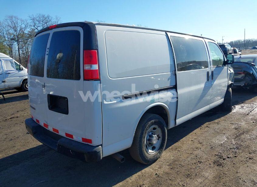Photo 4 of 2017 Chevrolet Express 3500 WORK VAN (VIN 1GCZGGFGXH1141079)