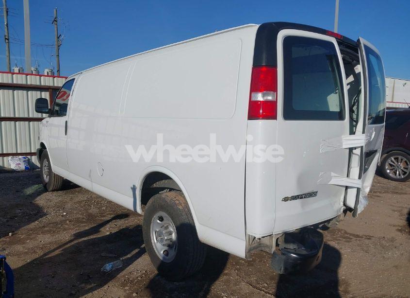 Photo 3 of 2022 Chevrolet Express CARGO RWD 3500 EXTENDED WHEELBASE WT (VIN 1GCZGHF72N1157617)