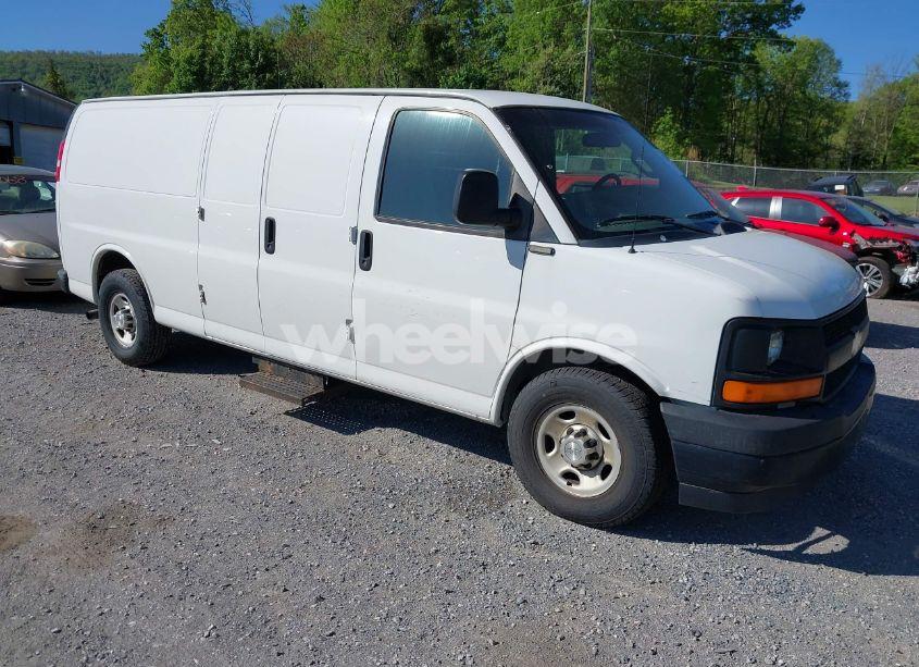 2017 Chevrolet Express 3500 WORK VAN (VIN 1GCZGHFF2H1117517) main photo