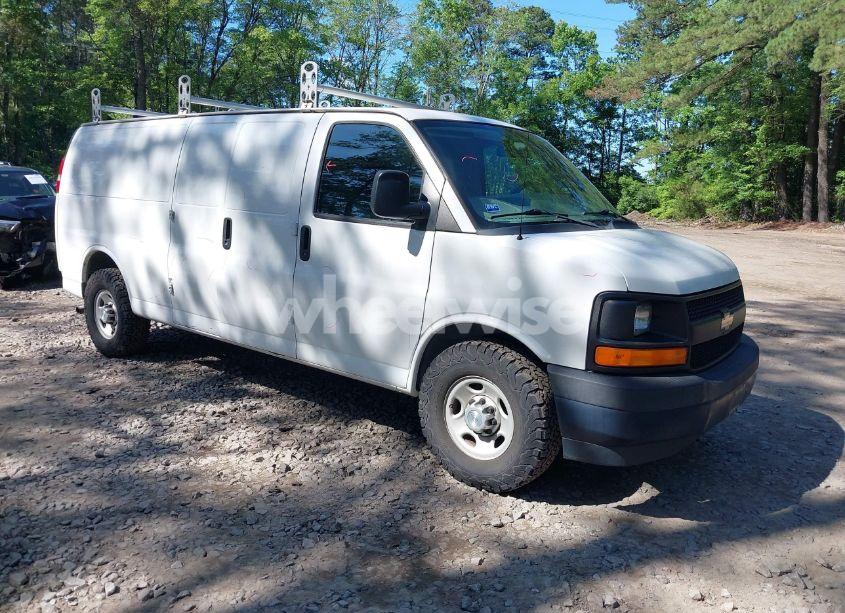 2017 Chevrolet Express 3500 WORK VAN (VIN 1GCZGHFF9H1136193) main photo