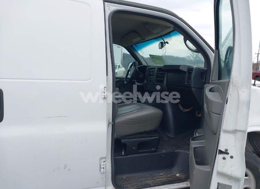 Photo 5 of 2014 Chevrolet Express 3500 WORK VAN (VIN 1GCZGUCB6E1208358)