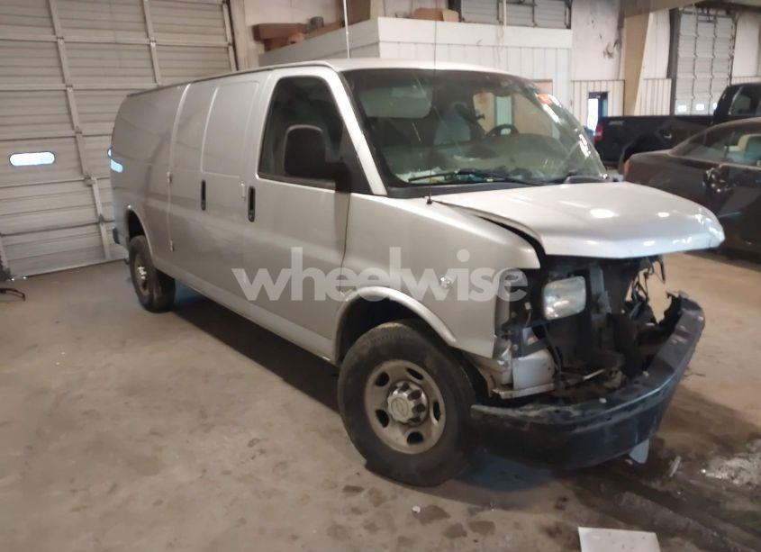 2015 Chevrolet Express 3500 WORK VAN (VIN 1GCZGUCGXF1144676) main photo