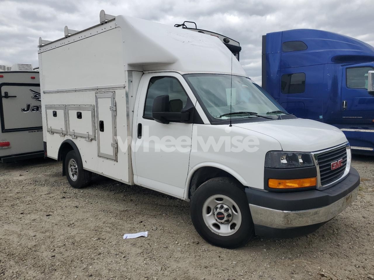 Photo 4 of 2022 GMC SAVANA CUTAWAY G3500 (VIN 1GD07RF7XN1229724)