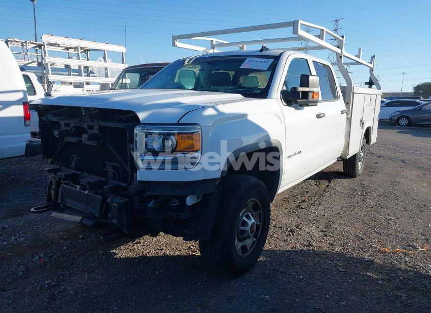 Photo 2 of 2018 Gmc Sierra 2500HD (VIN 1GD11REG6JF263597)
