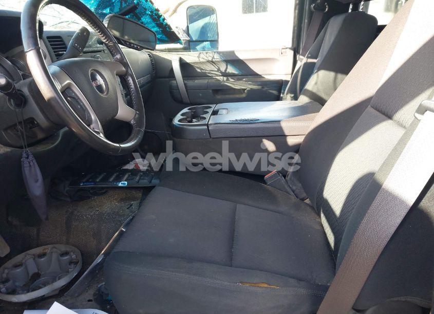 Photo 8 of 2011 Gmc Sierra 3500HD CHASSIS SLE (VIN 1GD323CL2BF105889)