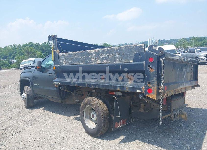 Photo 3 of 2016 Gmc Sierra 3500HD CHASSIS (VIN 1GD32VCG4GZ323823)