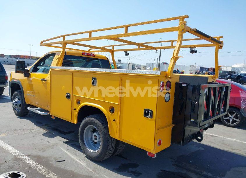 Photo 3 of 2020 Gmc Sierra 3500HD CHASSIS (VIN 1GD38PE76LF236895)