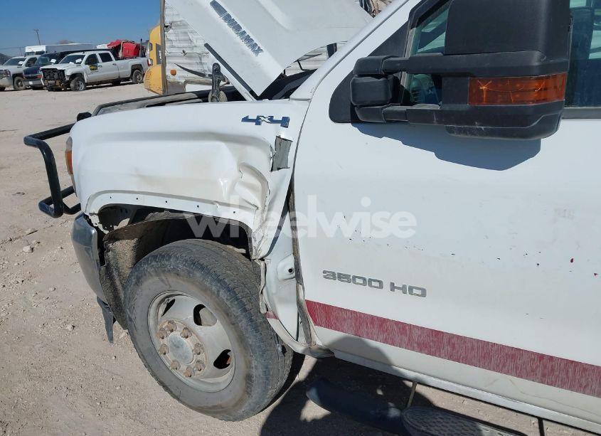 Photo 11 of 2018 Gmc Sierra 3500HD CHASSIS (VIN 1GD42VCY3JF235982)