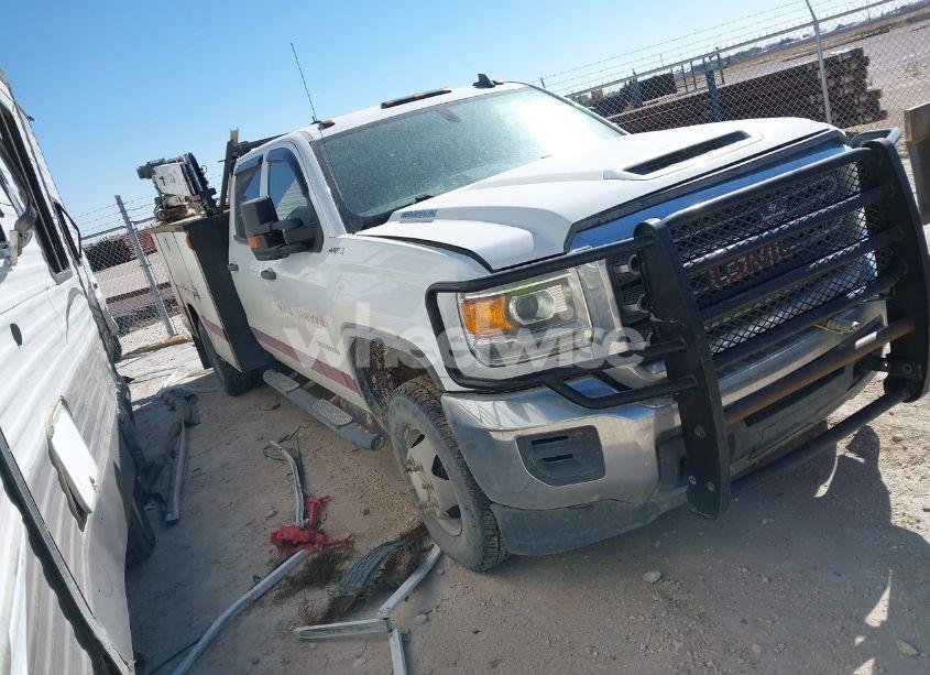 Photo 13 of 2018 Gmc Sierra 3500HD CHASSIS (VIN 1GD42VCY3JF235982)