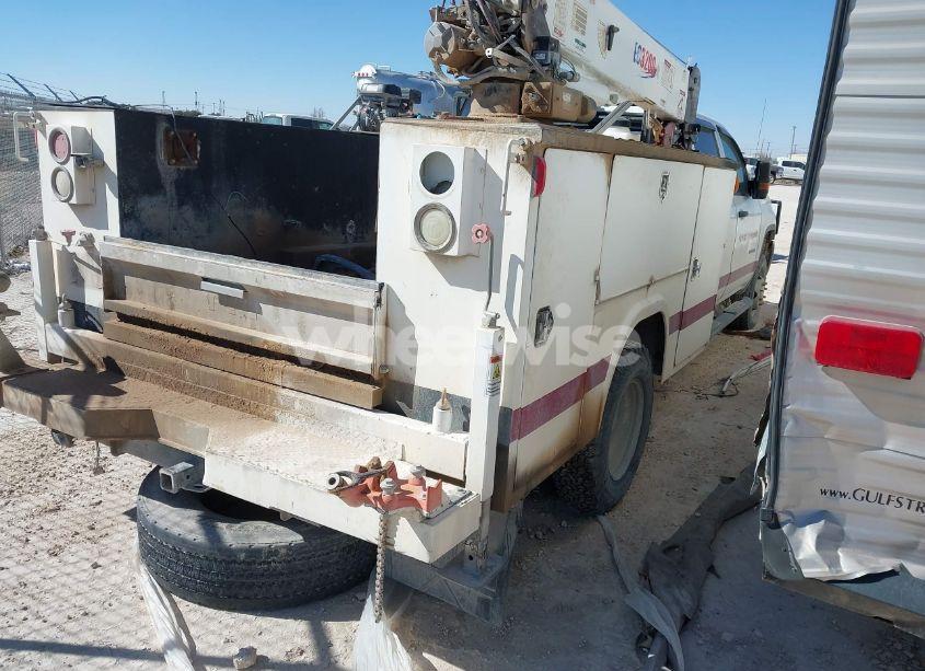 Photo 4 of 2018 Gmc Sierra 3500HD CHASSIS (VIN 1GD42VCY3JF235982)