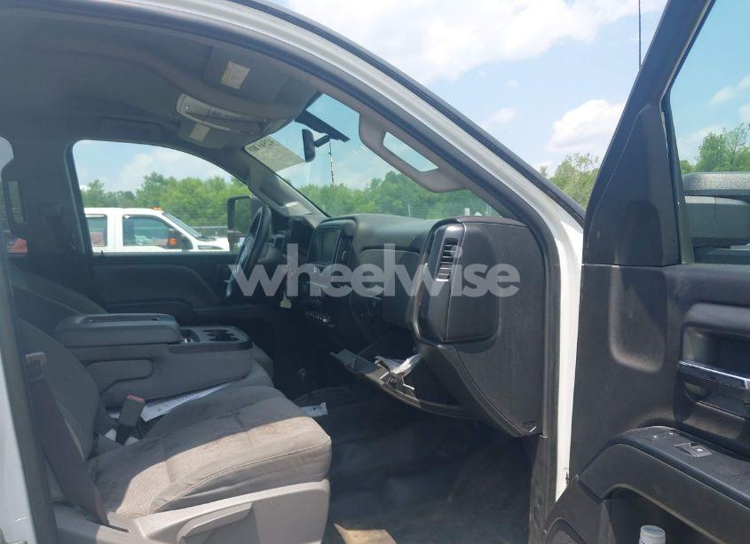 Photo 6 of 2017 Gmc Sierra 3500HD CHASSIS (VIN 1GD42VCY7HF180348)