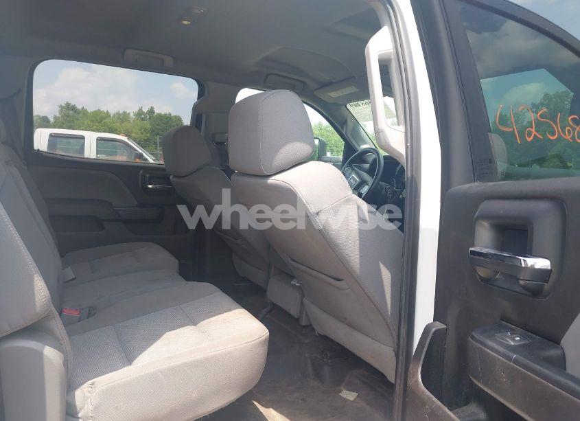 Photo 7 of 2017 Gmc Sierra 3500HD CHASSIS (VIN 1GD42VCY7HF180348)