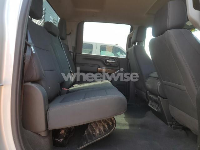 Photo 2 of 2020 GMC SIERRA K3500 SLE (VIN 1GD49TE75LF301777)