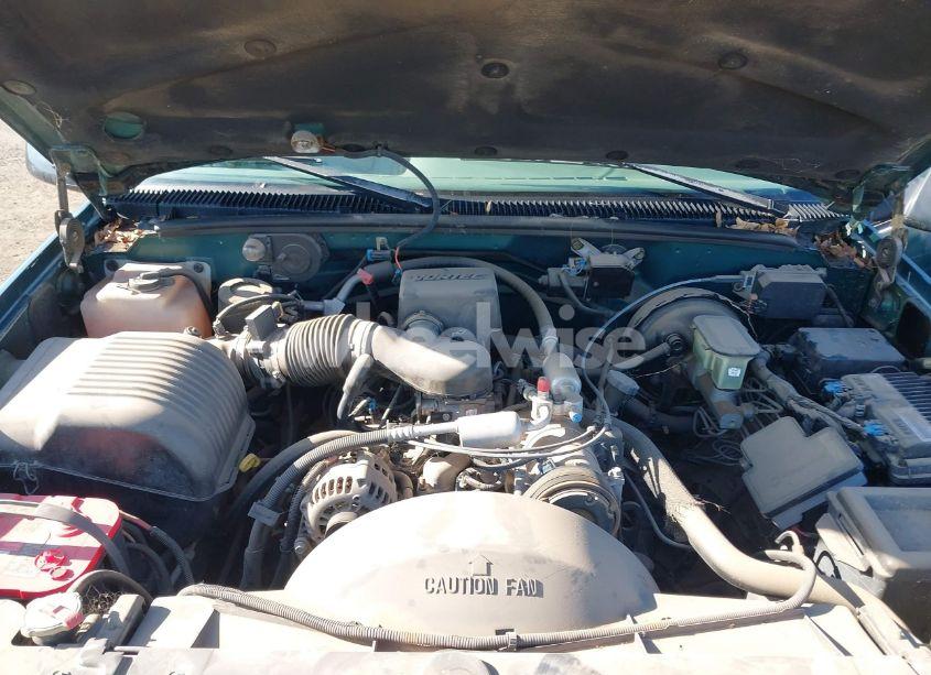 Photo 10 of 1996 Gmc Suburban C1500 (VIN 1GDEC16R5TJ742543)