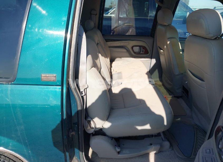 Photo 8 of 1996 Gmc Suburban C1500 (VIN 1GDEC16R5TJ742543)