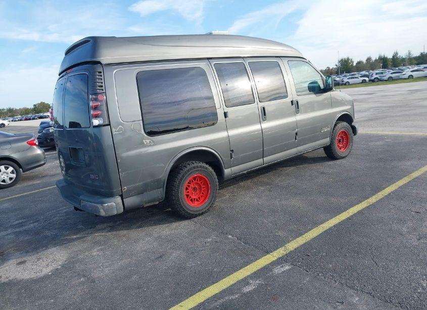 Photo 4 of 1998 Gmc Savana RV (VIN 1GDFG15RXW1057825)