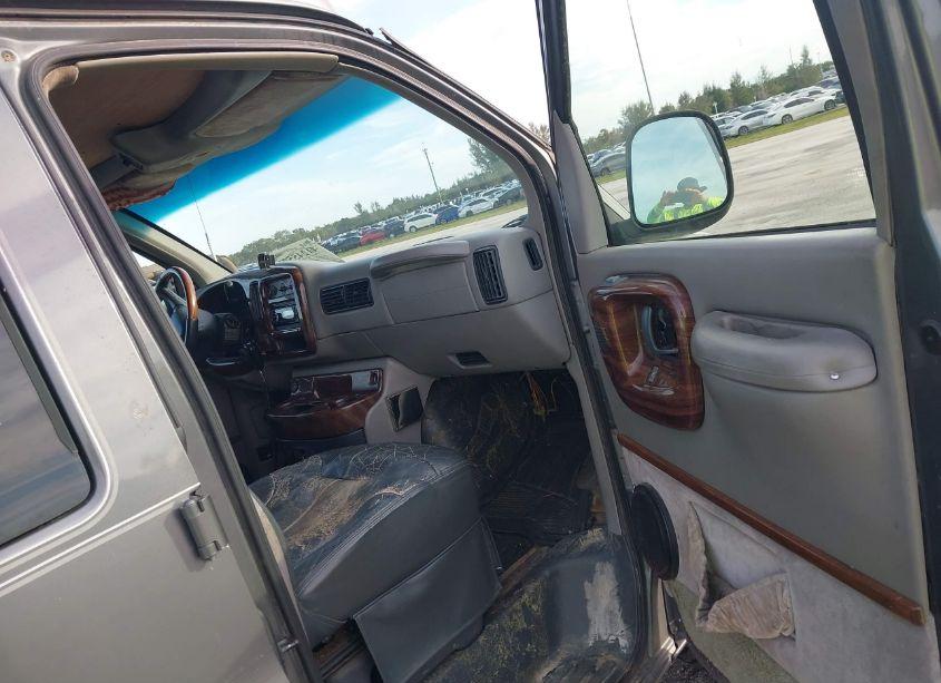 Photo 5 of 1998 Gmc Savana RV (VIN 1GDFG15RXW1057825)