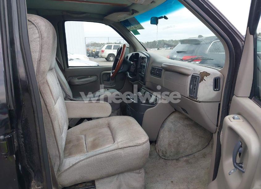 Photo 5 of 2000 Gmc Savana RV (VIN 1GDFG15W7Y1217426)