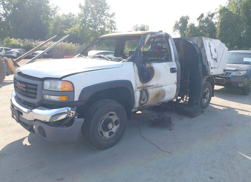 Photo 2 of 2006 Gmc Sierra 2500HD WORK TRUCK (VIN 1GDHC24U86E263654)