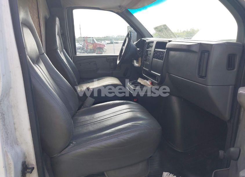 Photo 6 of 2003 Gmc Savana CUTAWAY STANDARD W/C7L/C7N (VIN 1GDJG31U531103413)