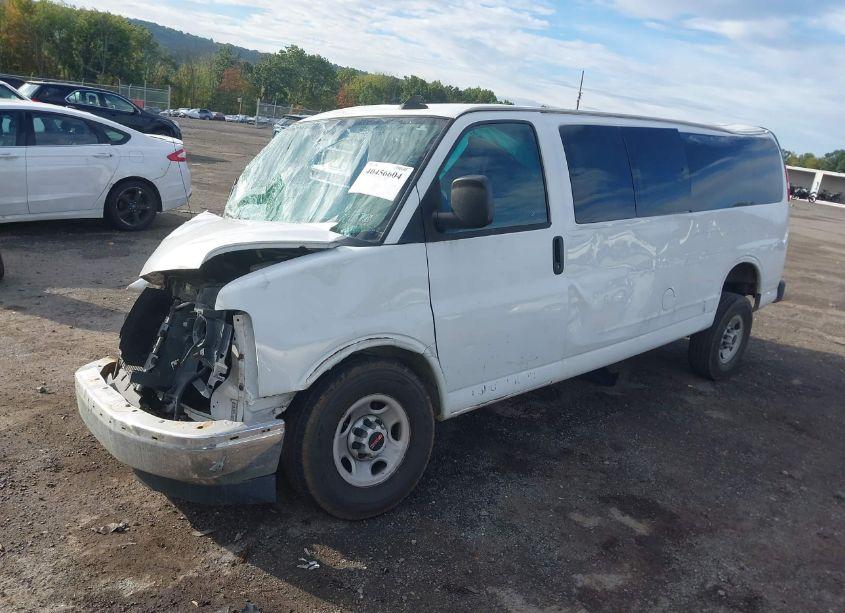 Photo 2 of 2017 Gmc Savana 3500 LS (VIN 1GJZ7NFF0H1190487)