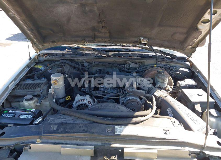 Photo 10 of 2000 Gmc Jimmy SLS CONVENIENCE (VIN 1GKCS18W7YK203011)