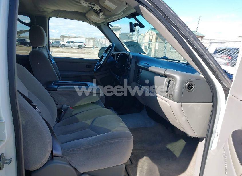 Photo 5 of 2005 Gmc Yukon SLE (VIN 1GKEC13VX5J133090)