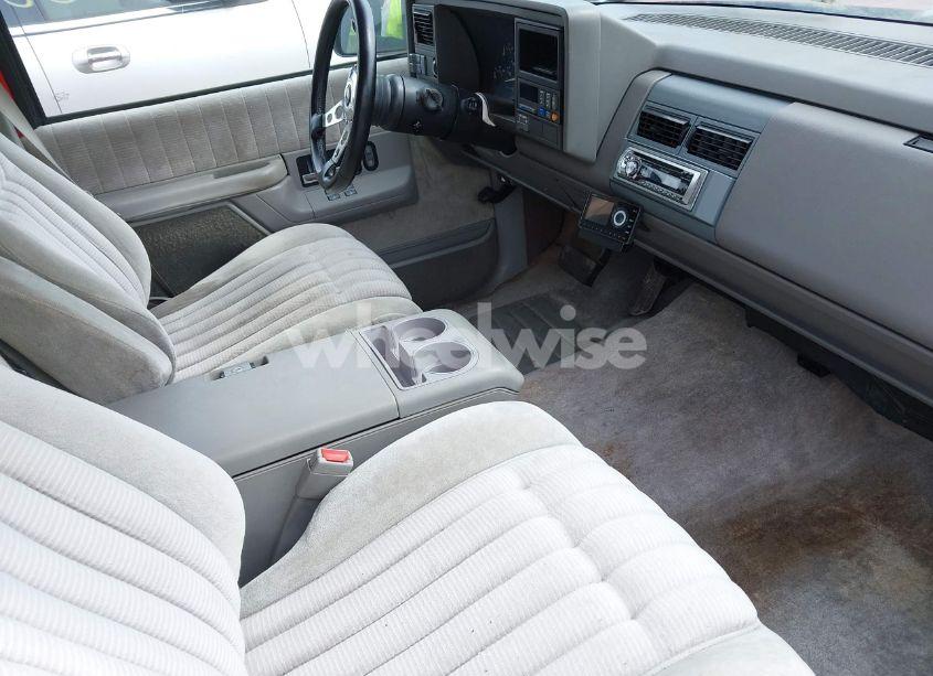 Photo 5 of 1992 Gmc Suburban C1500 (VIN 1GKEC16K9NJ722021)