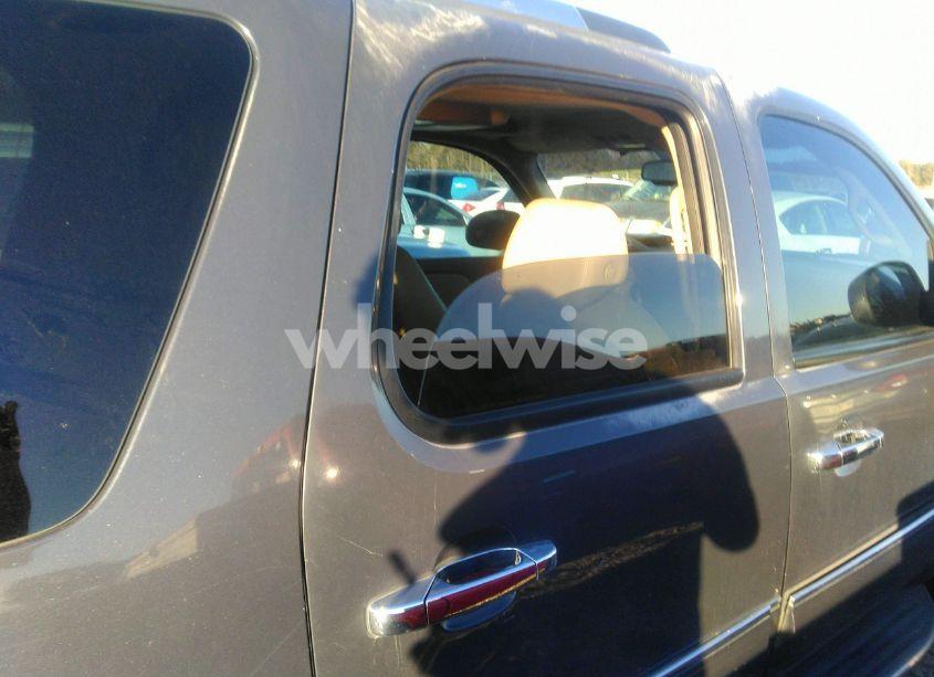 Photo 18 of 2008 Gmc Yukon DENALI (VIN 1GKEC63828J199001)