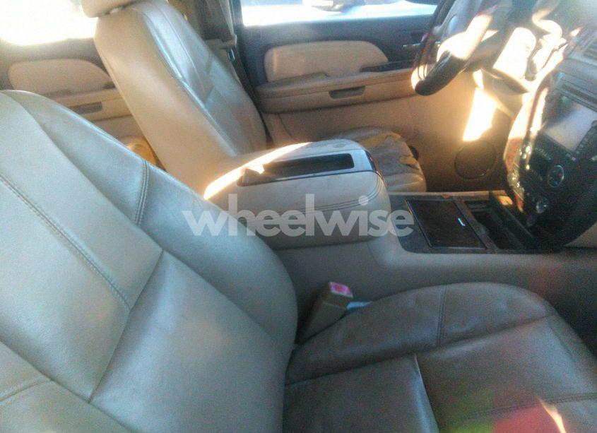 Photo 5 of 2008 Gmc Yukon DENALI (VIN 1GKEC63828J199001)