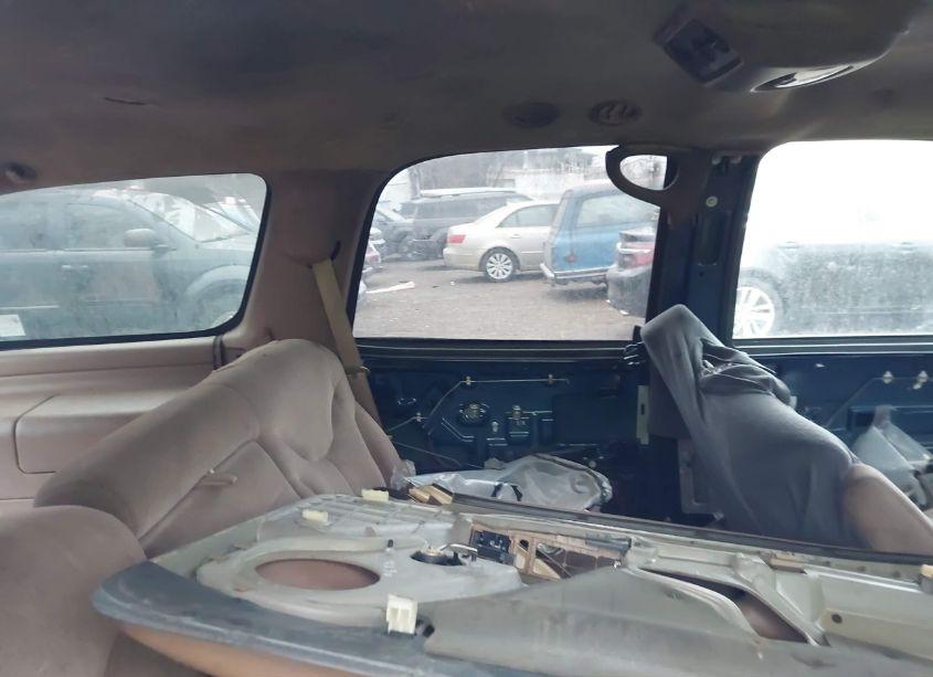 Photo 8 of 2000 Gmc Yukon SLE (VIN 1GKEK13T0YJ131614)