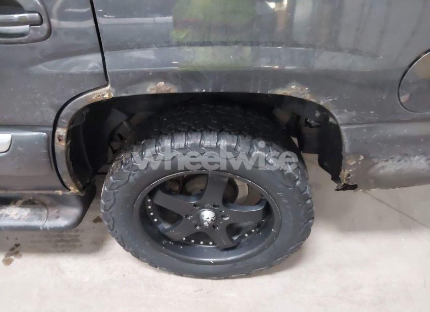 Photo 12 of 2005 Gmc Yukon SLT (VIN 1GKEK13TX5J250573)