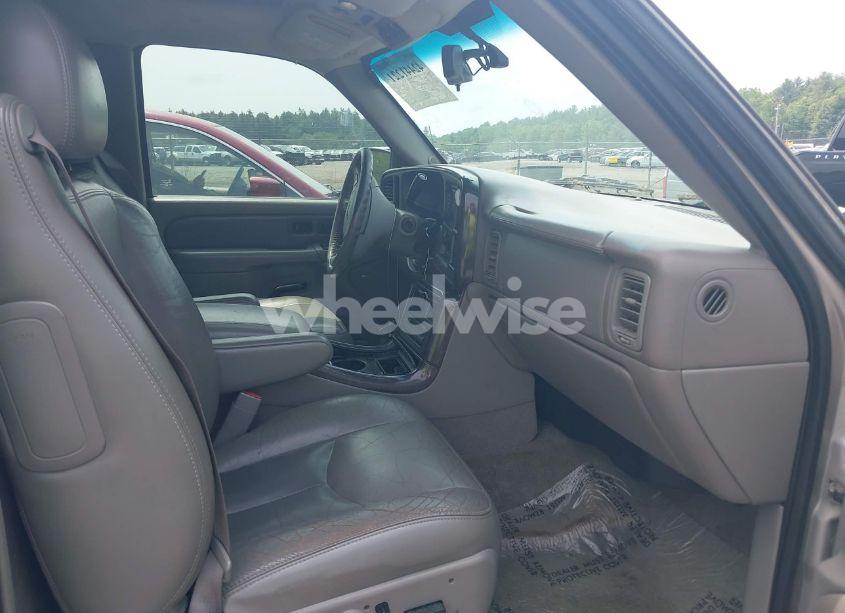 Photo 5 of 2005 Gmc Yukon DENALI (VIN 1GKEK63U25J188639)